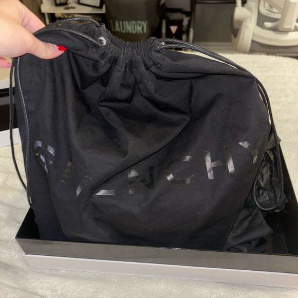 New Givenchy 4G Bag - Picture 9 of 10
